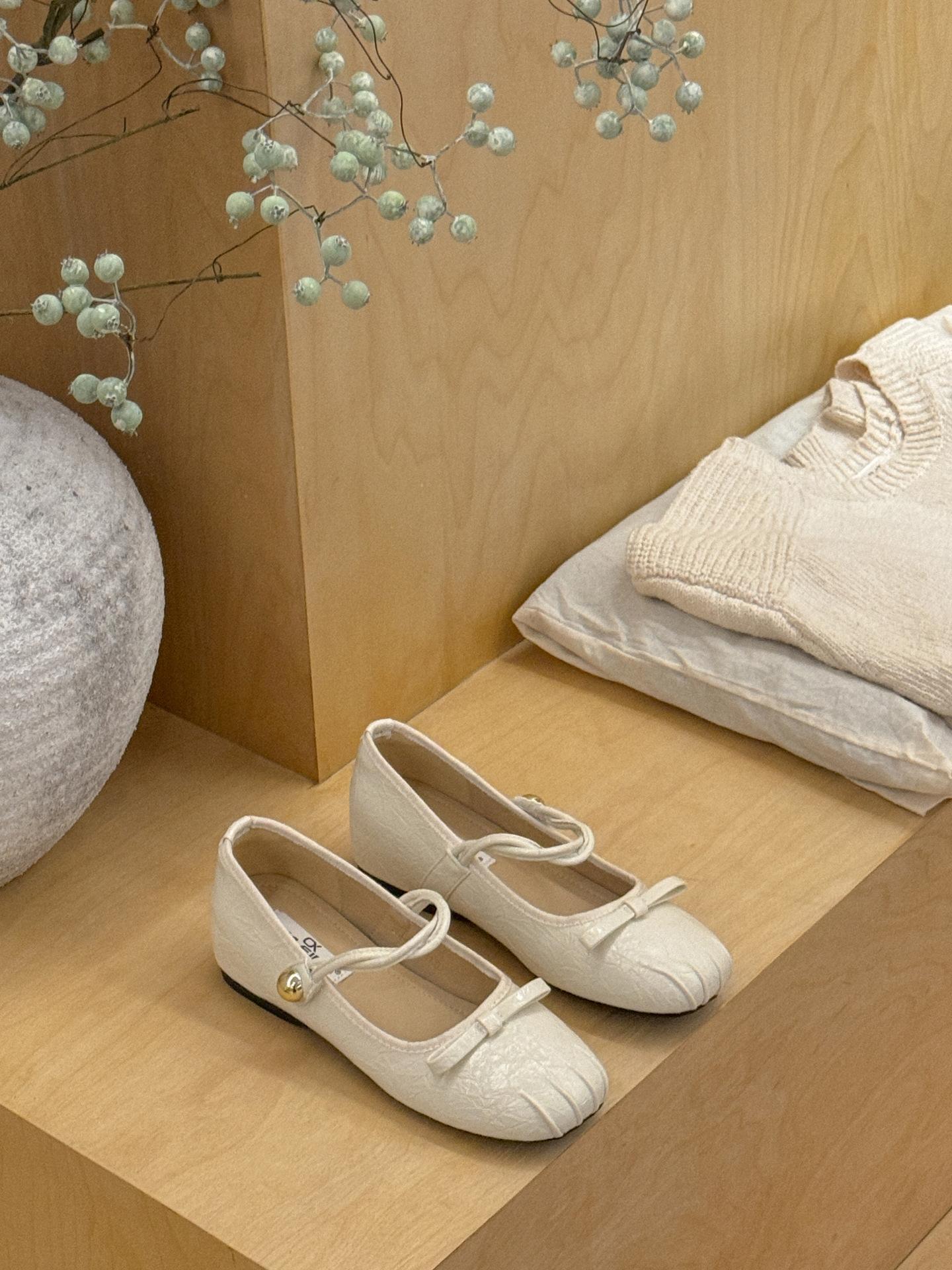 

Туфли Мэри Джейн с французским бантом для девочки 2025 года, новые туфли в стиле феи с квадратной головкой, неглубоким горлом и увеличенной внутренней высотой, для поездок на работу, маленькие кожаные туфли 35 абрикосовый