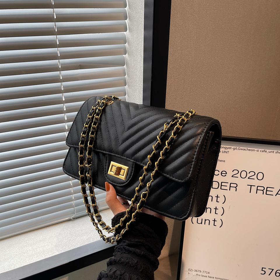 Fashion rhombus embroidered thread chain women's bag new popular simple and versatile shoulder bag fashionable commuter armpit bag