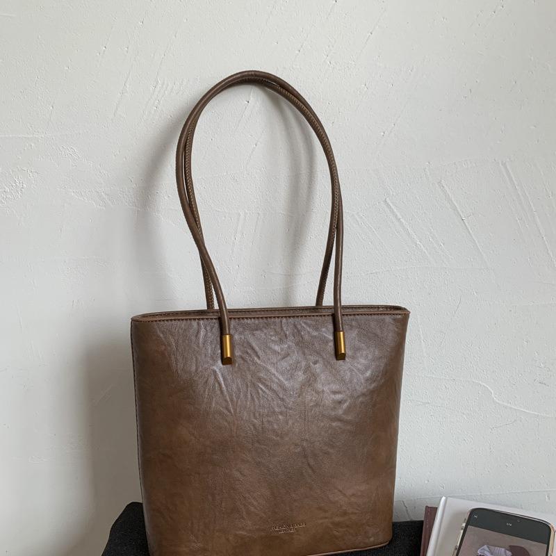 Large Capacity Commuter Handbag Bag Women's Autumn and Winter New Retro Simple Shoulder Tote Bag High Sense