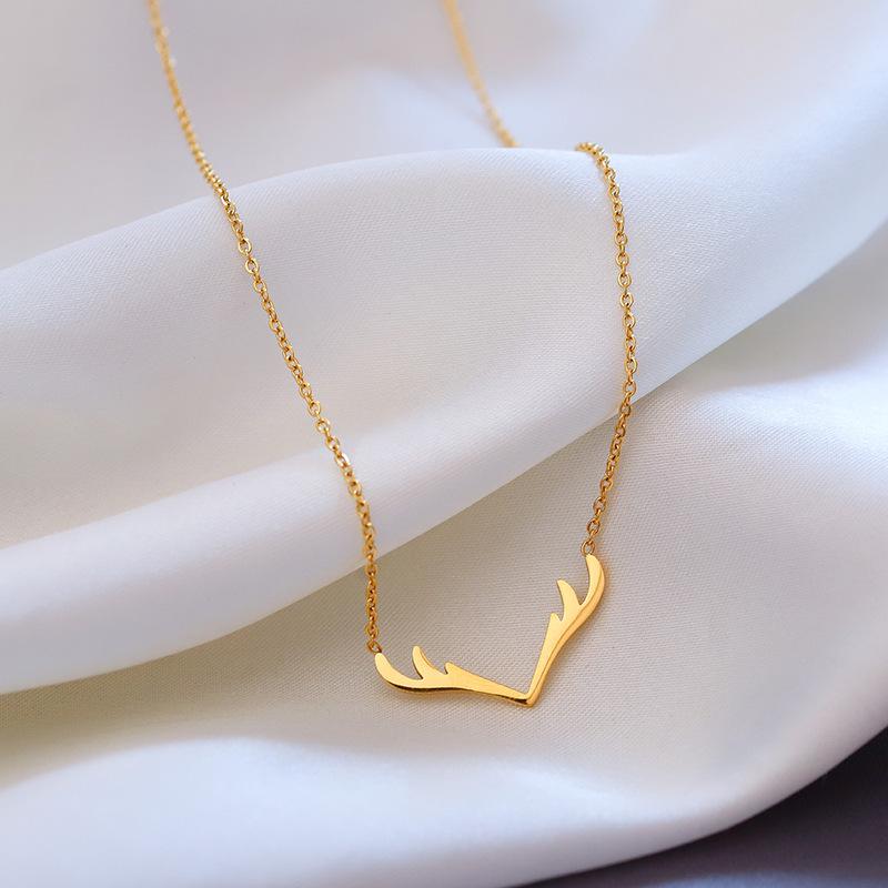 Xiaohongshu Influencer Necklace: Cute Little Deer Pendant, Korean Style, Simple & Versatile Fashion for Students.