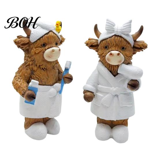Cream Style Home Accessories Highland Cow Bathroom Figurine, Bathrobe Statue, Wateroroof Desktop Soft Decoration Animal Resin Ornament for Sink Shelf