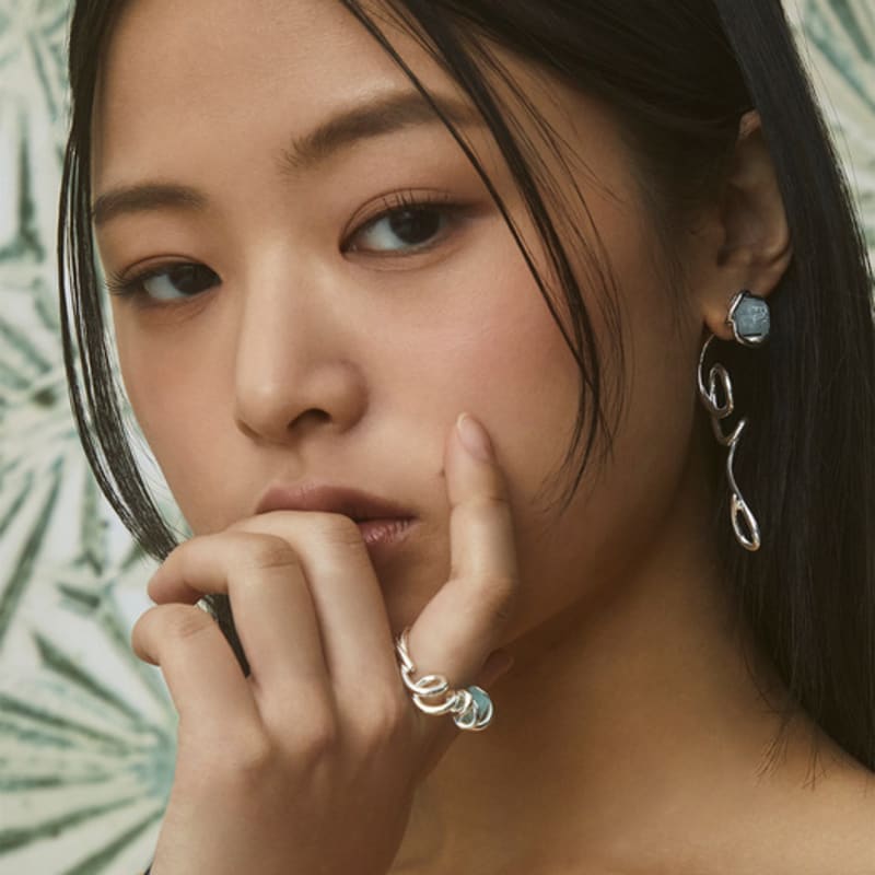 NEUF PIECE CLIMBING PLANT BLUE OPAL RING