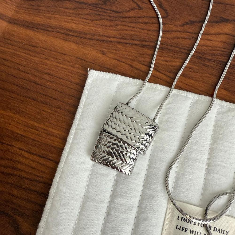 Elegant Long Sweater Chain Retro Bottle Pendant Necklace Portable Square Bottle Neck Chain  Lady