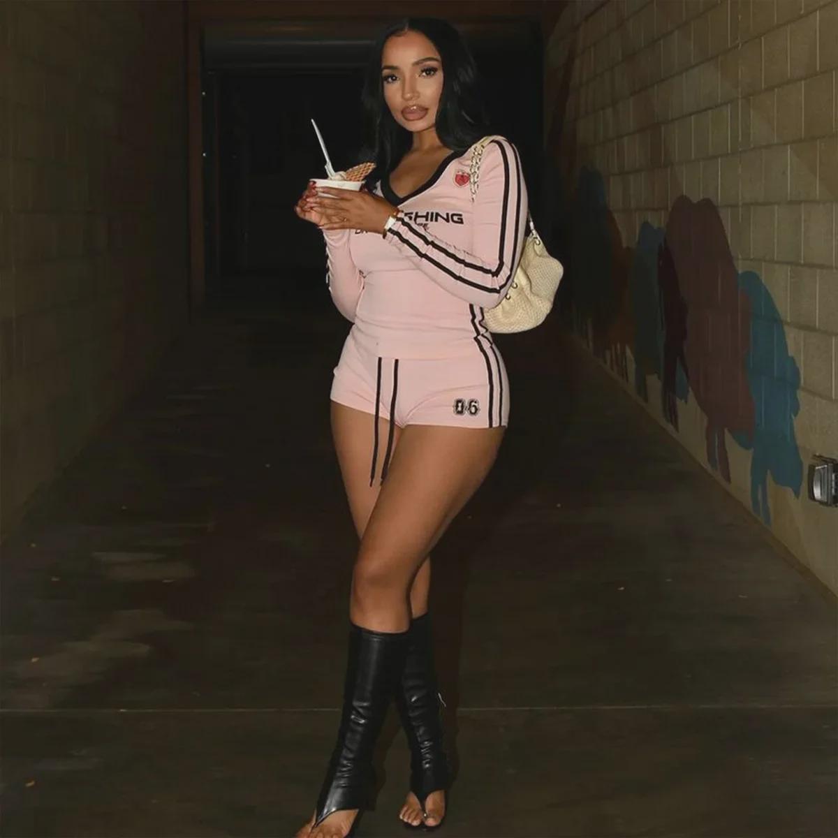 

2024 Autumn Retro V-Neck Contrast Long-Sleeve Top & Lace-Up Shorts Set Medium рожевий