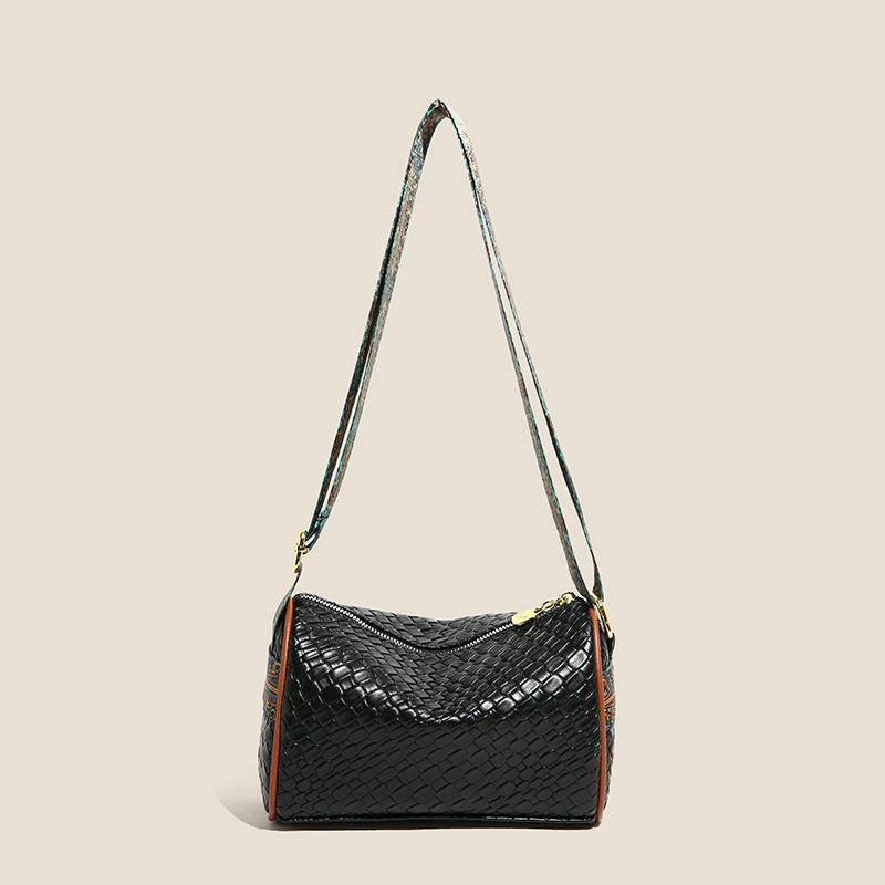 

New Single Shoulder Armpit Bag Stylish Woven Woman Retro Simple and Versatile Commuter Large-capacity Cross-body Pillow Bag чёрный