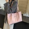 Stylish Casual Unique Big Capacity Tote Bag For Women 2024 New Trendy Street Style Commuter Handbag