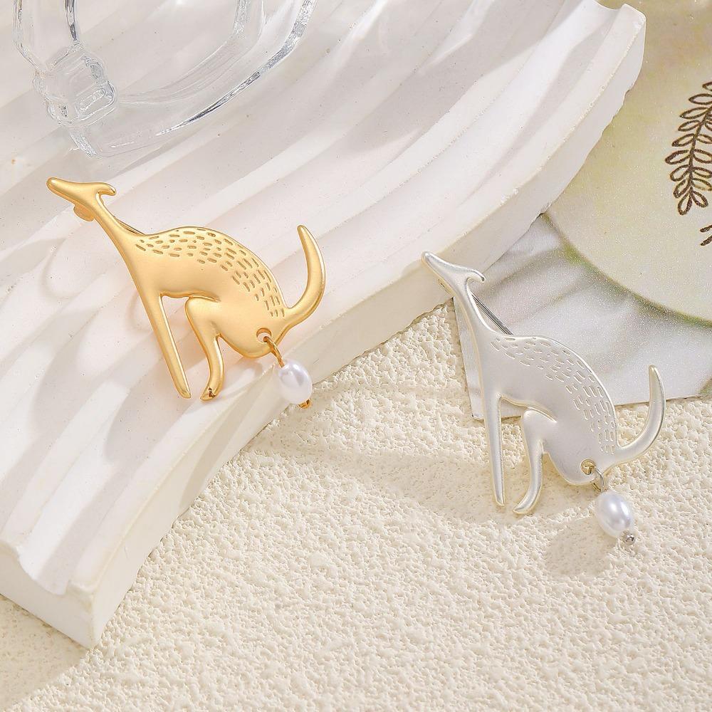 Cute Fun Gold Matte Kangaroo Pearl Tassel Broochs for Women Suit Corsage Stainless Steel Animal Pin Jewelry Accessories
