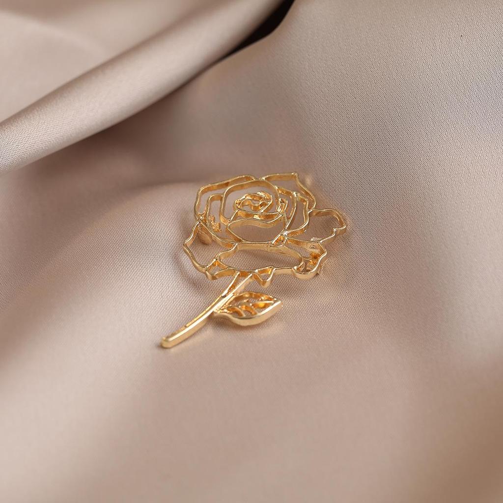 Hollowed-out Metal Rose Brooch High-end Feminine Coat Brooch Design Sense Metal Clip Exquisite Camellia Flower Chest Clothing Accessories