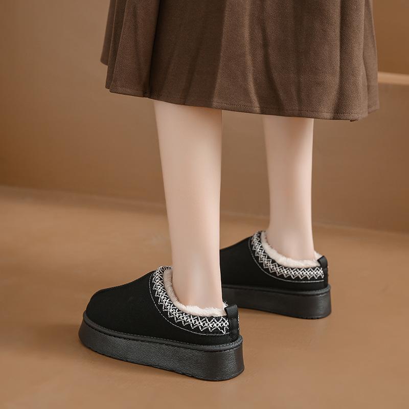 Snow Boots Women's 2023 Winter New Plush Insulation Thick Sole Casual Cotton Shoes