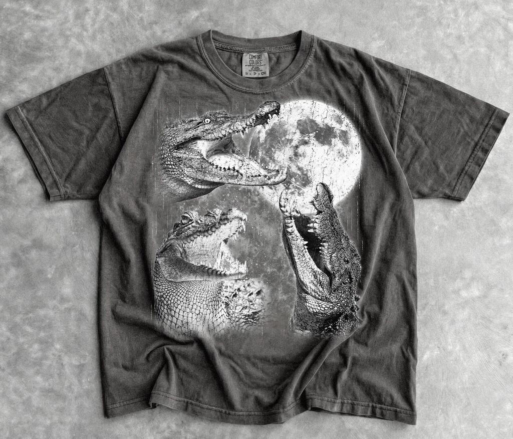 Alligator Full Moon Shirt, Retro Alligator Graphic Tee, Vintage Animal T-Shirt, Gator Lover Gift