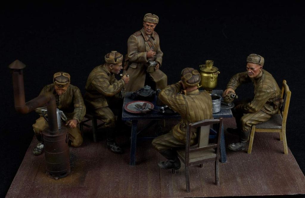 MiniArt Scale Plastic Model Kit Soldiers Having Dinner On the Front Line 1/35 MA35325 (5 Figures)