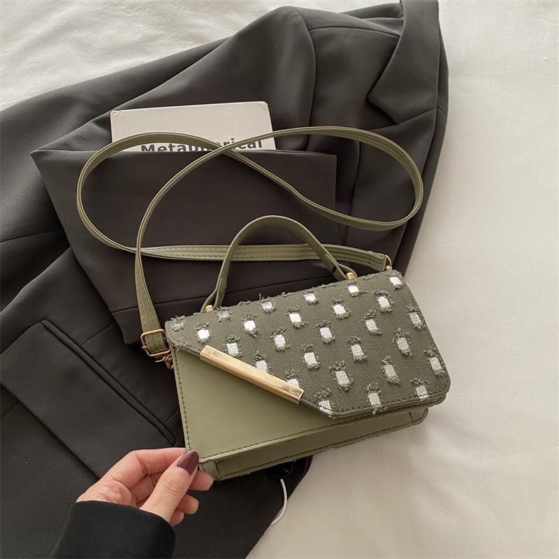 

Женская сумка-мессенджер на плечо в зарубежном стиле и высокой стоимости, новая осень-зима 2025, нишевый дизайн, темпераментная маленькая квадратная сумка, повседневная зелёный