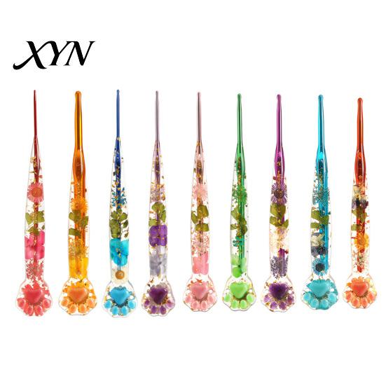 Crochet Hook Resin Floral Hook, Dried Flower Clear Handle Hand Sore Prevention Tool Metal Head with Beaded Wristlet for Arthritis Beginners