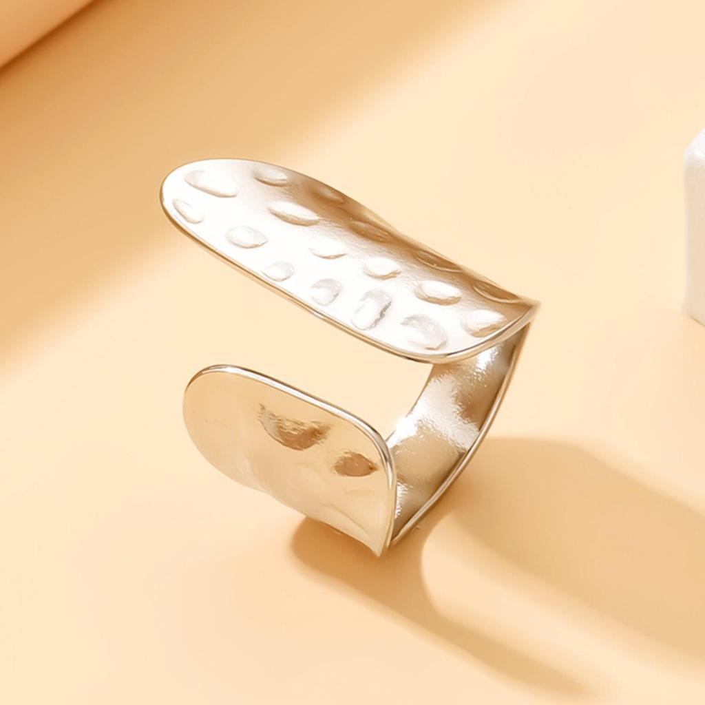 Women's Exaggerated Gold-Plated Stainless Steel Ring with Retro Hammered Texture