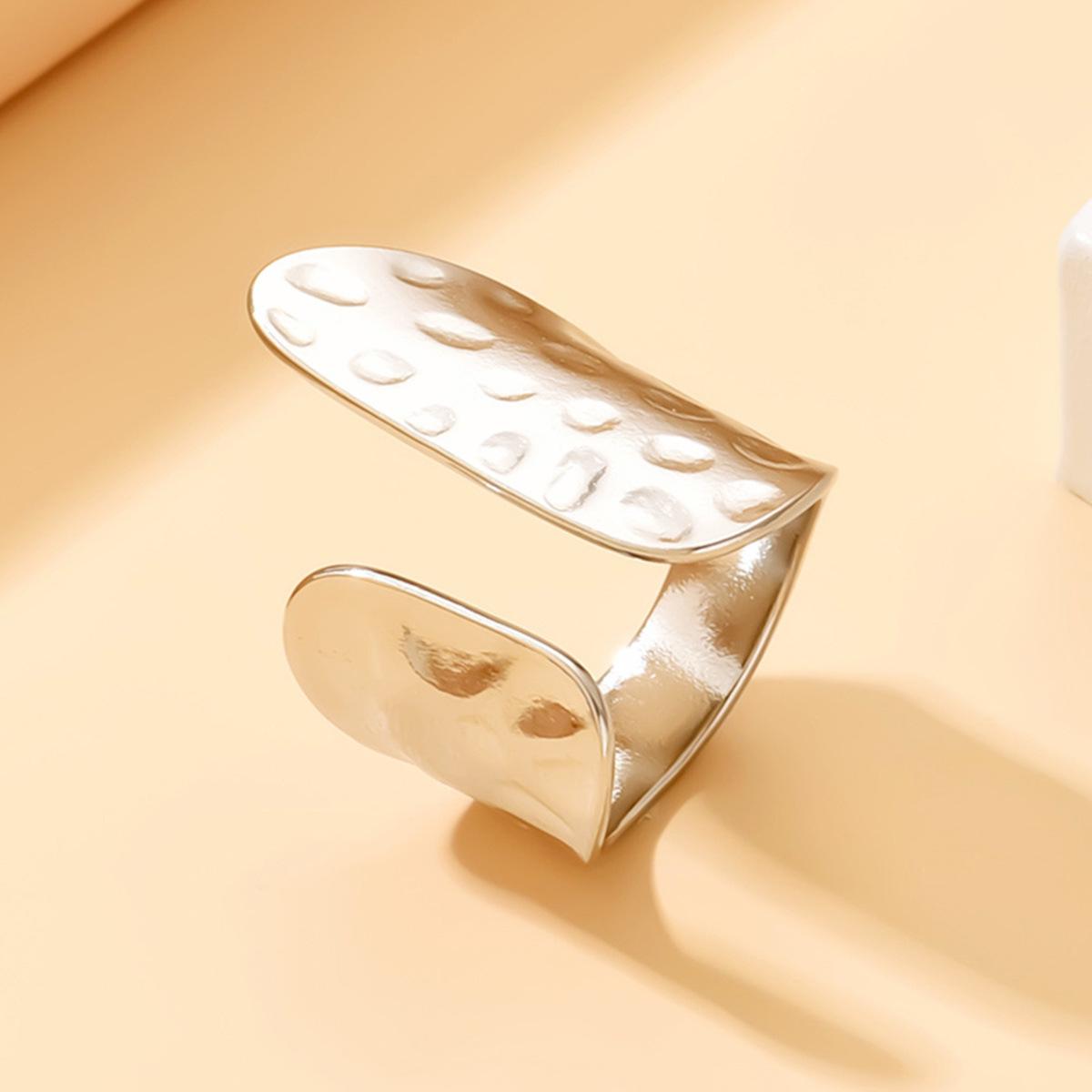 Women s Exaggerated Gold-Plated Stainless Steel Ring with Retro Hammered Texture