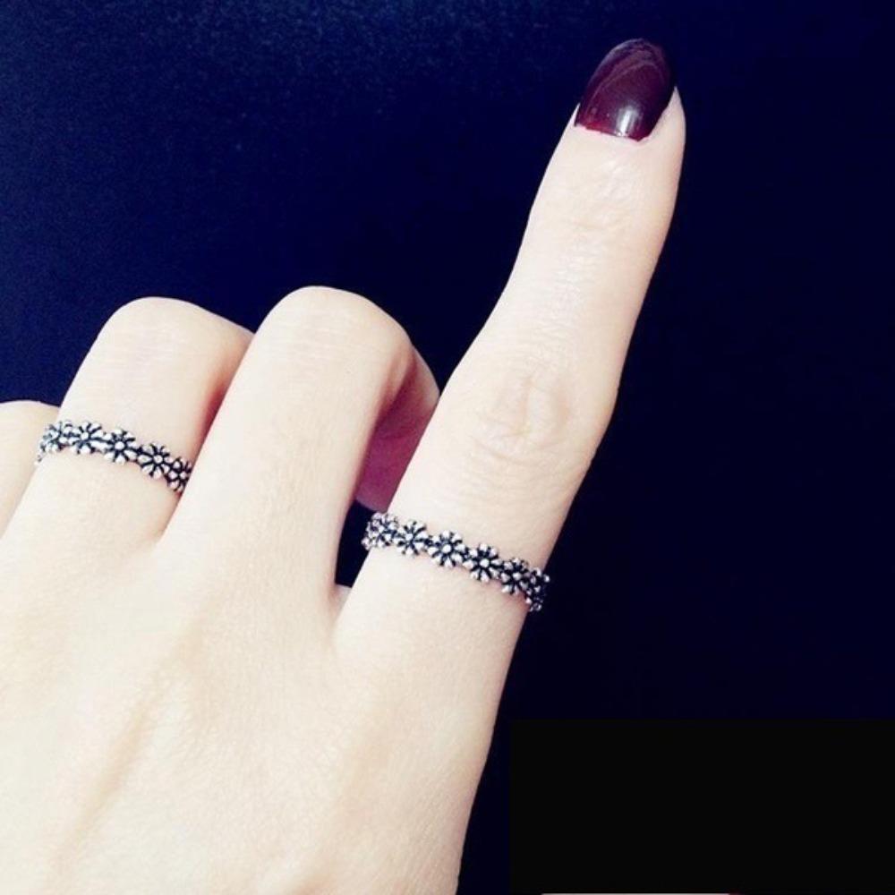 Vintage Black Daisy Ring S925 Silver Plated Flower Tail Ring for Women