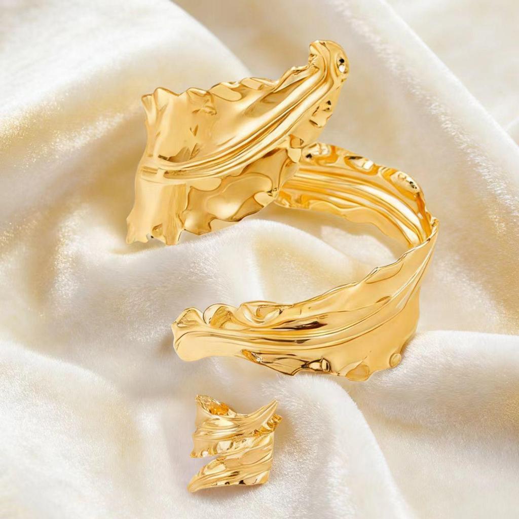 European Retro Gold Leaf-Wrapped Spiral Bracelet & Ring Set