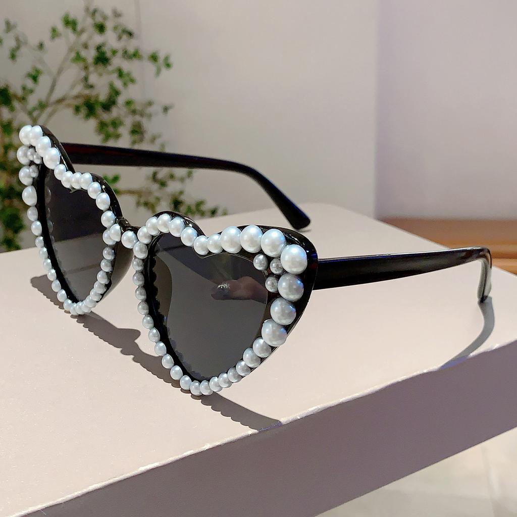 KAMMPT Fashion Heart Design Shades White Pearl Candy Color Decor Sunglasses Stylish Brand Pink Beach Sun Eyeglasses for Women's