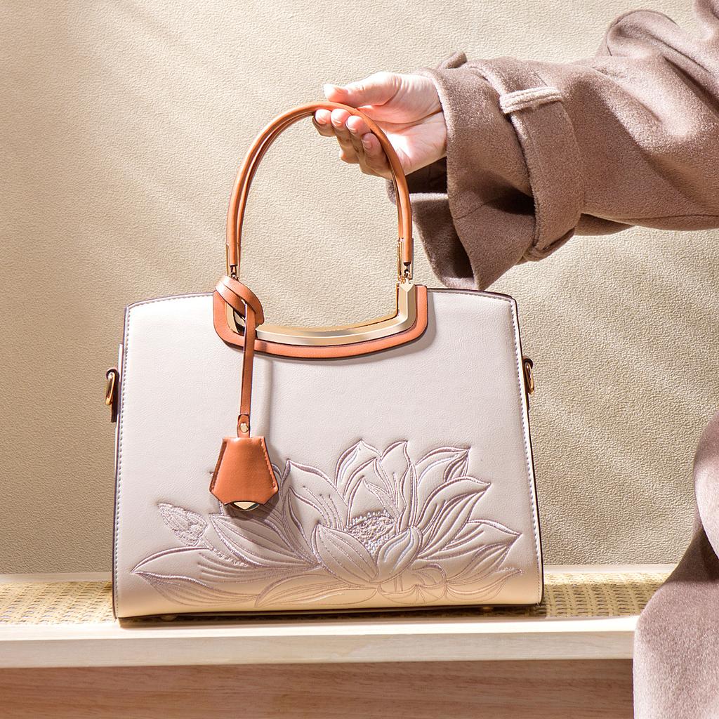 Mother's Day gift: Embroidered new Chinese-style large-capacity handbag for women, elegant and high-end crossbody bag for mothers