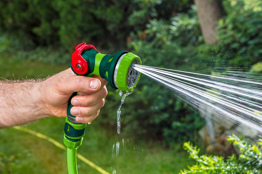 8-function pistol sprinkler with smooth stream regulation