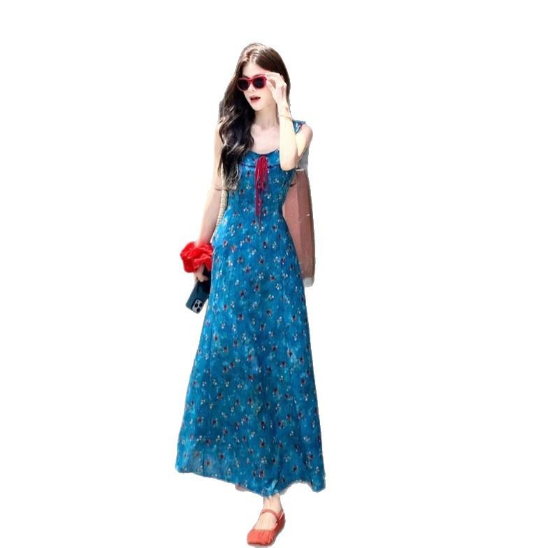 Holiday wind blue floral suspender dress women's summer French waist long dress design sense gentle a word skirt