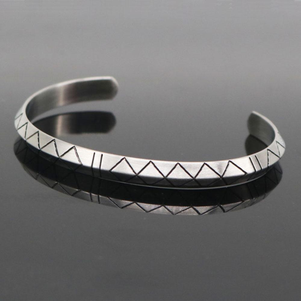 

Retro Viking Opening Bangle For Men Nordic Minimalist Triangle Pattern Charm Bracelet Locomotive Cool Riding Hand Accessories