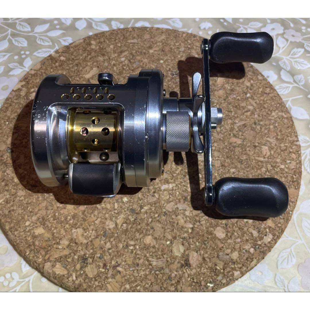 Used Shimano 04 Calcutta Conquest 100DC with ZPI carbon handle