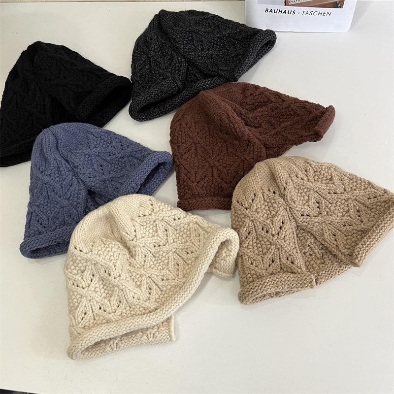 

Loose split design blue wool knitted hat women s autumn and winter retro versatile stacking hat M（56-58cm） чорний