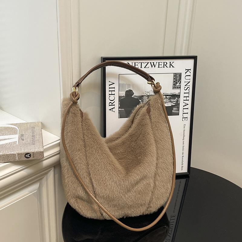 New plush bucket tote bag women's 2025 fashion foreign high-end shoulder bag niche trend casual women's bag