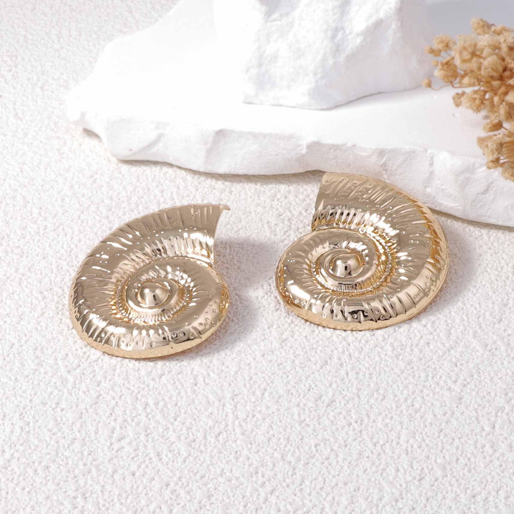 

Ретро серьги-пусеты в стиле отпуска с преувеличенным и универсальным металлическим морским животным-раковиной, простые и модные для повседневных поездок