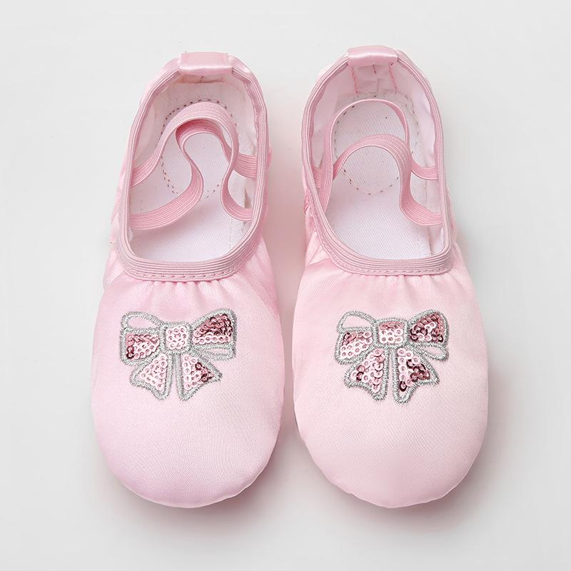 Children's Dance Shoes Girls Soft Sole Practice Shoes Kindergarten Stage Performance Shoes Baby Ballet Dancing Shoes Cat Claw Shoes