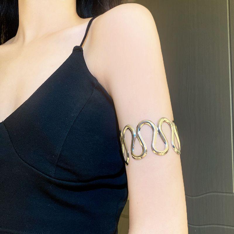 Style Special-Interest Design Snake-Shaped Armband Fashion, Personalized and Exaggerated Simulated Snakes Bracelet Metal Sweet Cool Sexy Arm Chain