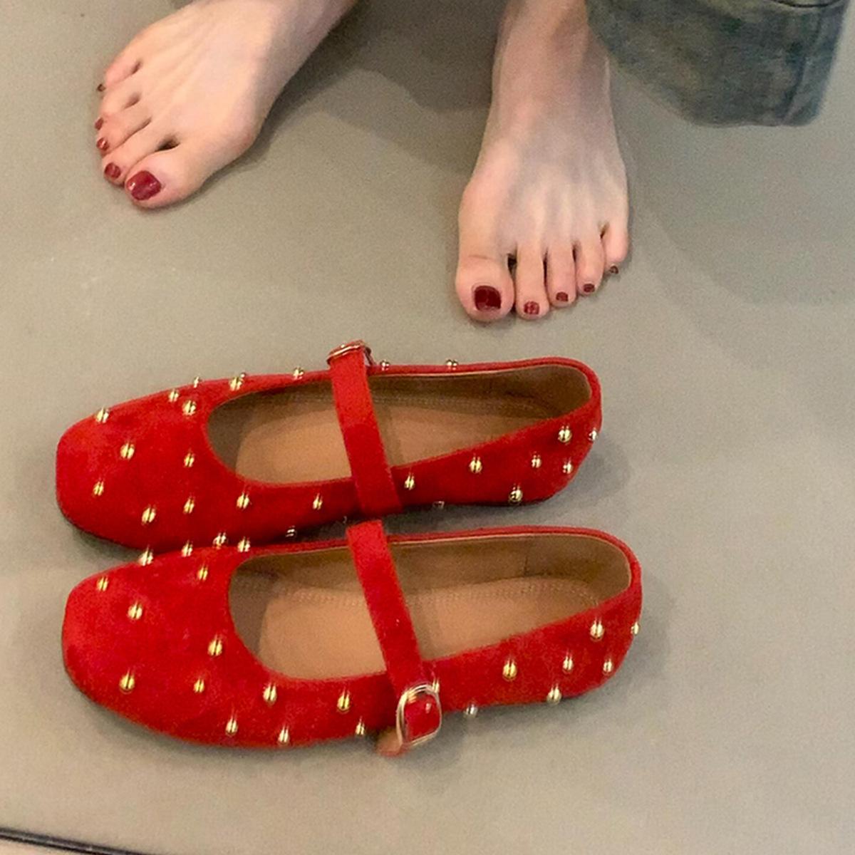 

Туфли Мэри Джейн с квадратным носком, женские туфли-лодочки с неглубоким вырезом, с ремешком на одну пряжку и заклепками, туфли с мягким характером 40 красный