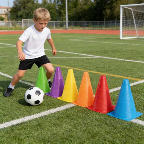 Conjunto de 12 Peças Baldes Sinalizadores Baldes Plásticos Coloridos com Logo Cones de Treinamento de Futebol com Bolsa de Transporte Design Ergonômico Empilháveis Marcadores Esportivos