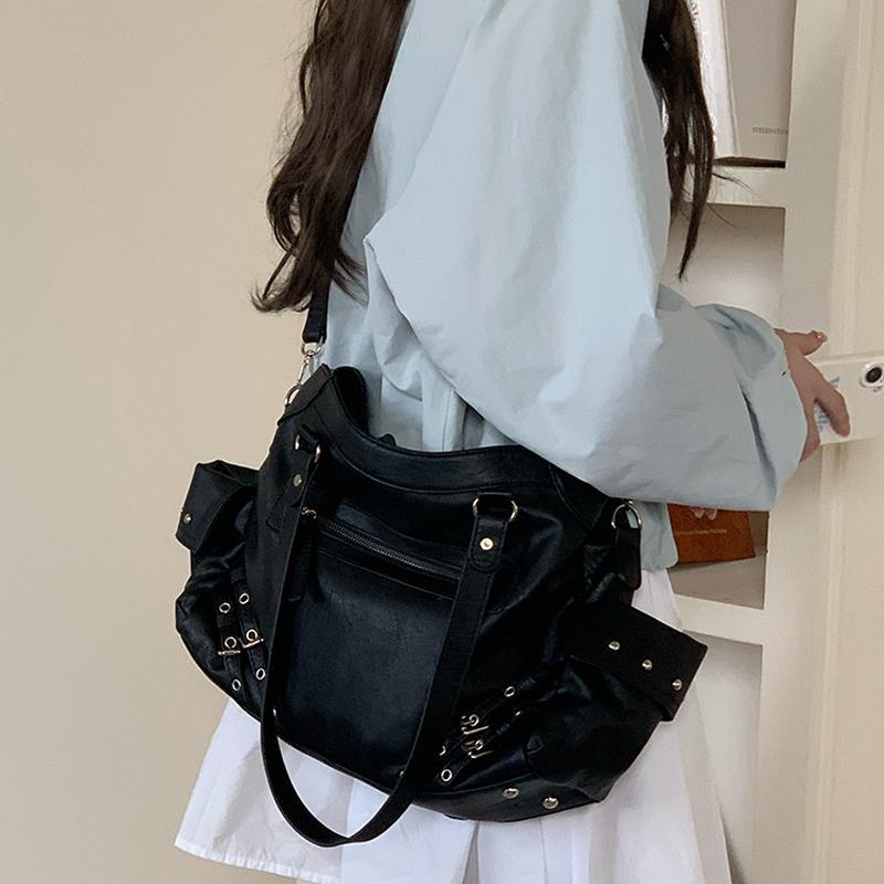 Vintage Women Shoulder Bag PU Leather Rivet Crossbody Bag High Capacity Female Messenger Bags