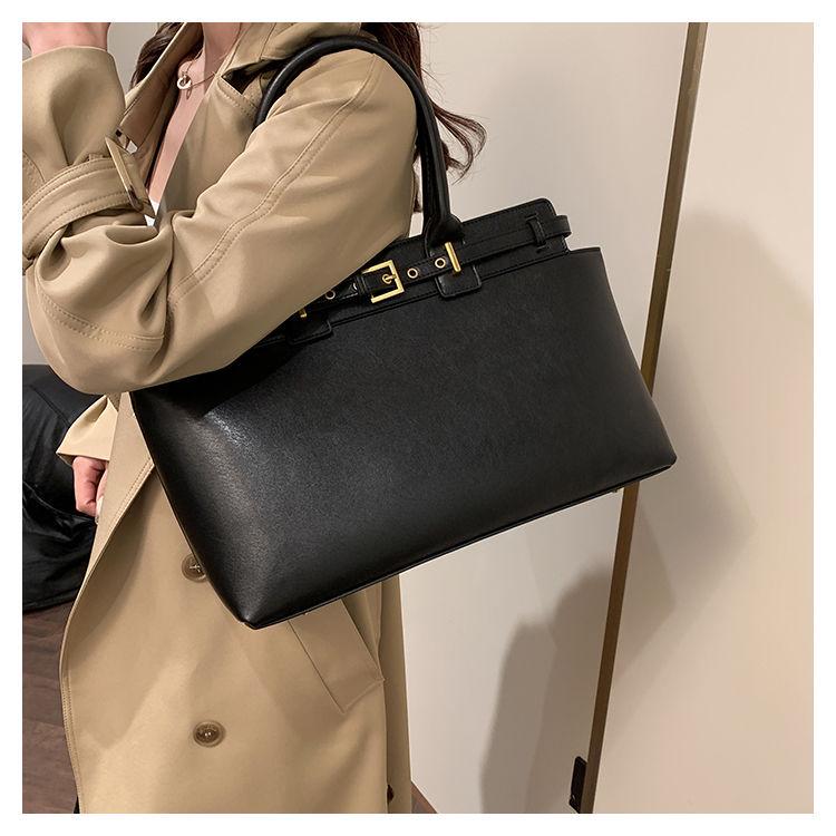 

Versatile Retro Handbag 2025 - Large Capacity Travel & Shopping Bag