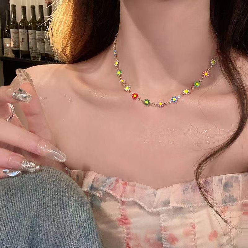 2024 Niche Design Dopamine Color Pearl Choker for Women - Summer Clavicle Chain