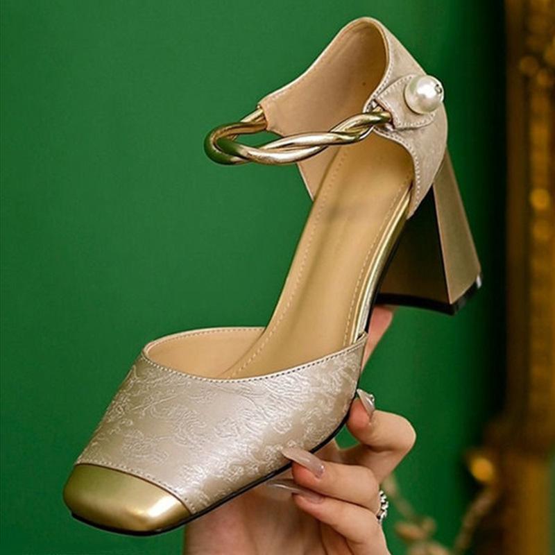 

Embroidery shallow mouth single shoes women s summer 2025 new evening retro banquet shoes thick heel high heels 35