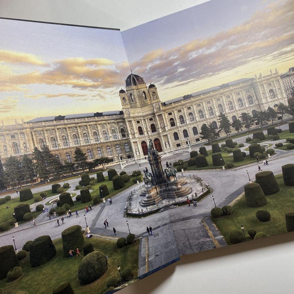 [USED] Catalog of the Habsburg Exhibition: 600 Years of Imperial Collection History 2019