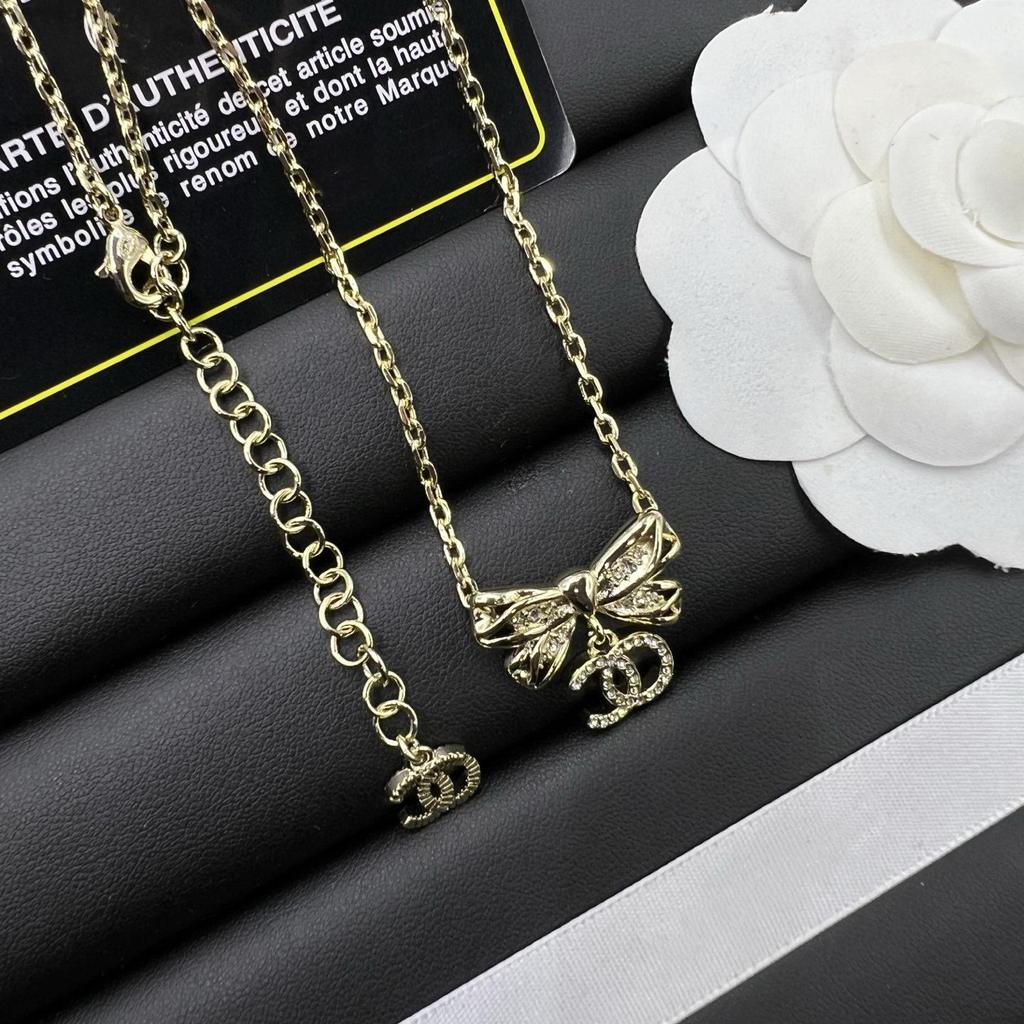 Xiangjia Luxe Naszyjnik z Wisiorkiem Kokardka i Diament - Elegancki Mały Styl Zapachowy Damski Łańcuszek na Obojczyk