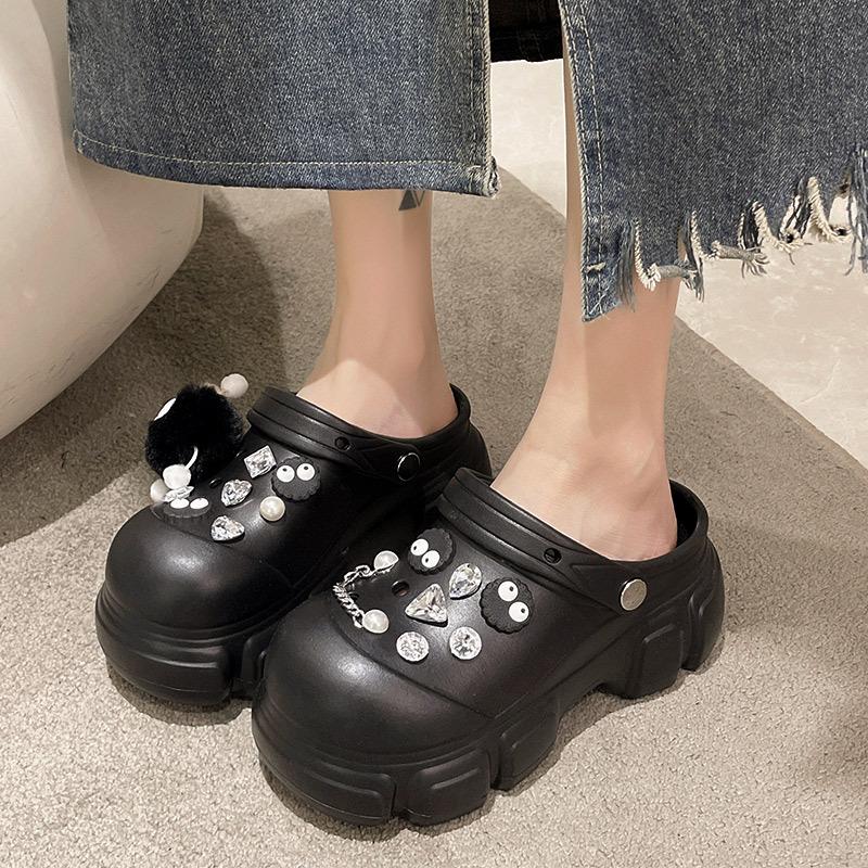 Stepping on shit feeling hole shoes women's summer thick soles increase height baotou fashion wear new beach soft soles cool slippers