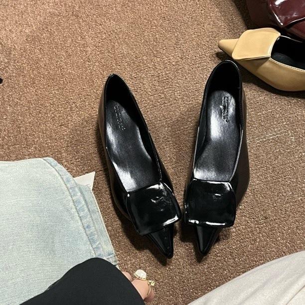 

2025 autumn new French temperament red thick heel pointed single shoes with skirt versatile black low heel women s shoes 39