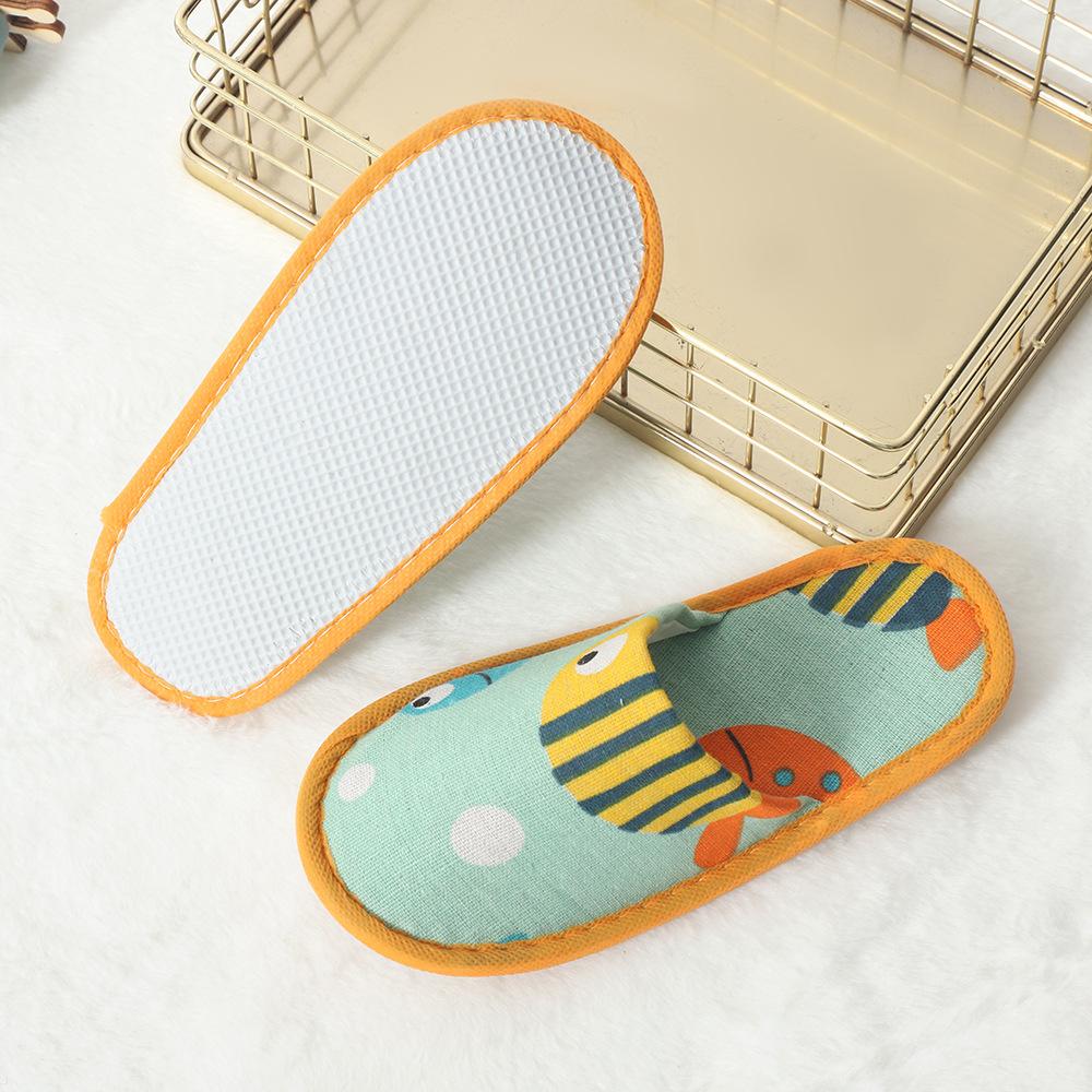 Tecknade Engångstofflor för Barn Unisex Bekväma Halkfria Hotelltofflor Platta Reseskor Barn Engångsartiklar