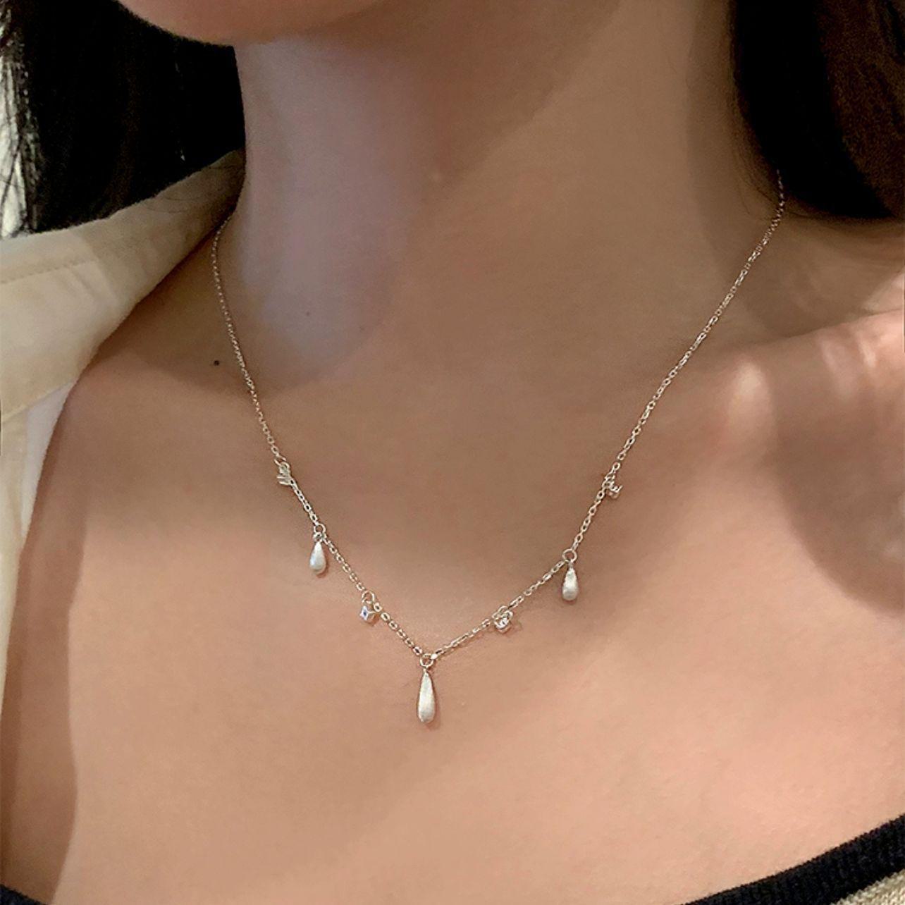 

Элегантный комплект из ожерелья и серег с многоцветным цирконием - универсальные аксессуары высокого класса N1105 Silver Teardrop Zircon Necklace