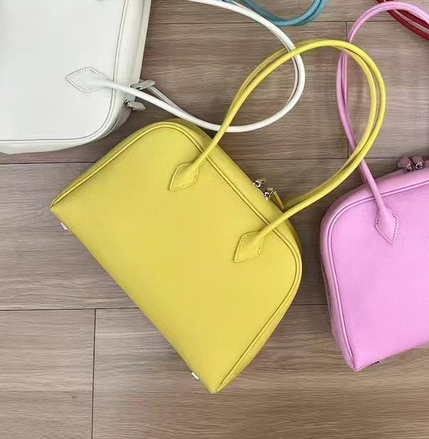 

2025 Новая большая вместительная сумка для боулинга из кожи, одно плечо, женская сумка подмышкой, сумка Togo Boston, женская сумка-подушка 32x11x18cm жёлтый