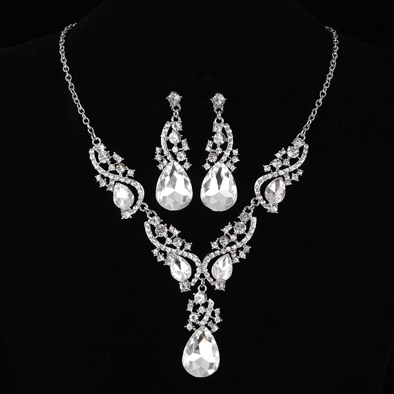 Elegant Emerald Necklace & Earrings Set - Exquisite European & American Retro Style Jewelry