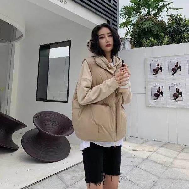 Autumn and winter new down vest women's short vest women's loose and light white duck down vest vest down liner tide