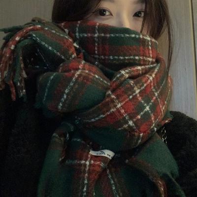 Nouveau foulard à carreaux avec pompons en imitation cachemire doux pour l'hiver, châle pour femme et couple, rouge, résistant au froid, polyvalent, épaissi