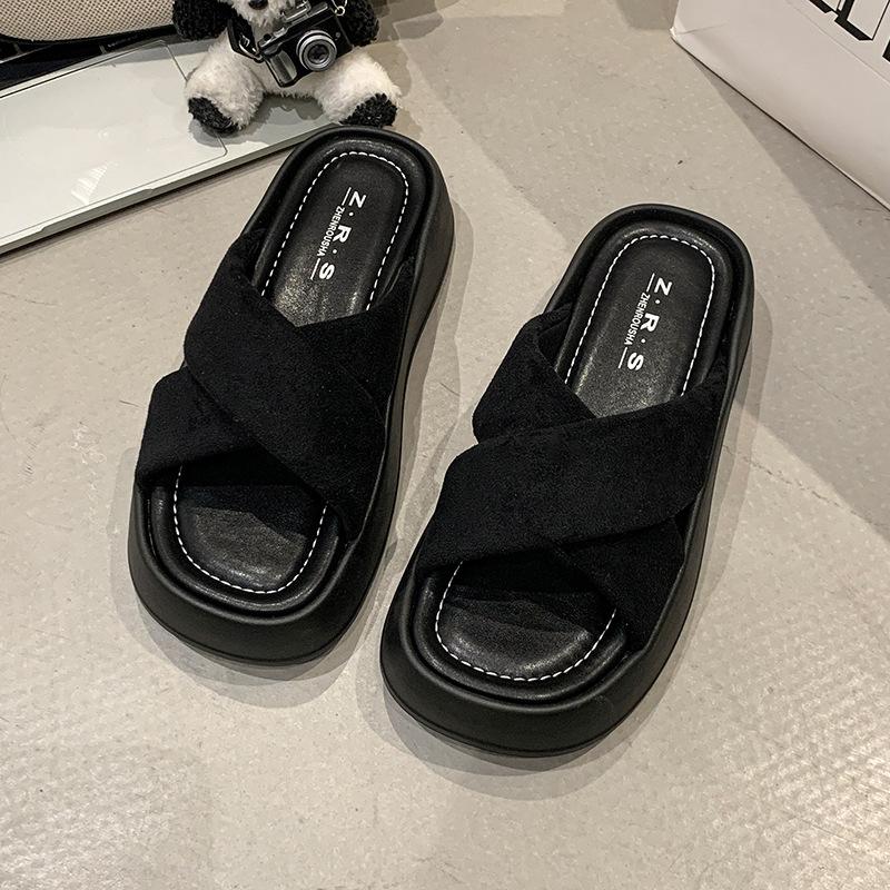 

Платформенные шлепанцы женские летние новые высококлассные модные крутые шлепанцы плиссированные сандалии на одном ремешке с юбкой 35 чёрный