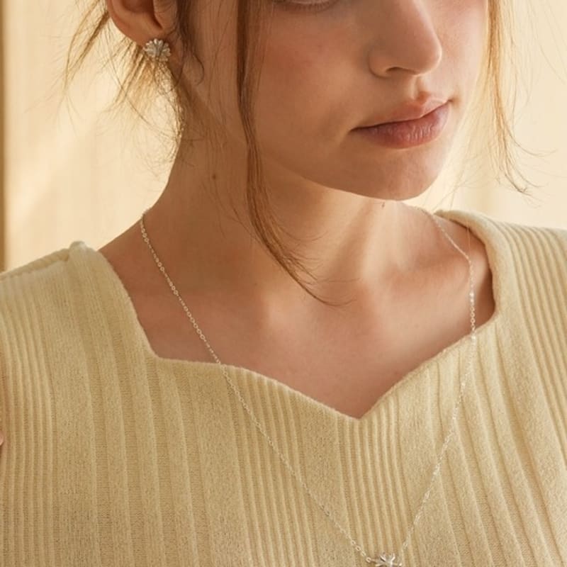 BELLOOGGI Daisy pearl necklace (L) Daisy freshwater pearl necklace